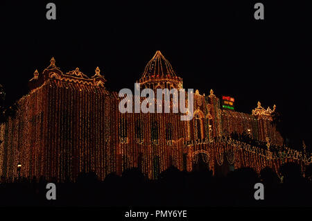 Dhaka, Bangladesch - November 29, 2008: in der Nacht Blick auf Ahsan manzil. Ahsan Manzil war die offizielle Residenz und Sitz des Nawab von Dhaka Stockfoto