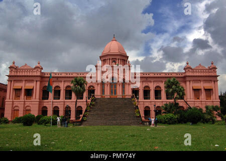 Dhaka, Bangladesch - September 16, 2007: Ahsan Manzil war die offizielle Residenz und Sitz des Nawab von Dhaka. Das Gebäude ist an Ku gelegen Stockfoto