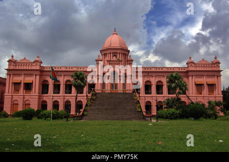 Dhaka, Bangladesch - September 16, 2007: Ahsan Manzil war die offizielle Residenz und Sitz des Nawab von Dhaka. Das Gebäude ist an Ku gelegen Stockfoto