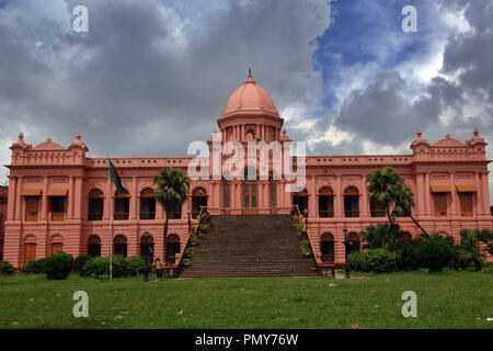 Dhaka, Bangladesch - September 16, 2007: Ahsan Manzil war die offizielle Residenz und Sitz des Nawab von Dhaka. Das Gebäude ist an Ku gelegen Stockfoto