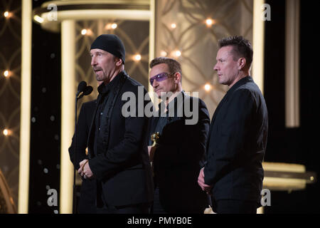 Die Golden Globe für "BEST ORIGINAL SONG - Motion Picture geht an "normale Liebe" für Mandela: LANGER WEG IN DIE FREIHEIT - Lyrics von: Bono und Musik: Bono, The Edge, Adam Clayton, Larry Mullen, jr., Brian Burton - an die 71. jährlichen Golden Globe Awards im Beverly Hilton in Beverly Hills, CA am Sonntag, 12. Januar 2014. Datei Referenz # 32222 509 GFS nur für redaktionelle Verwendung - Alle Rechte vorbehalten Stockfoto