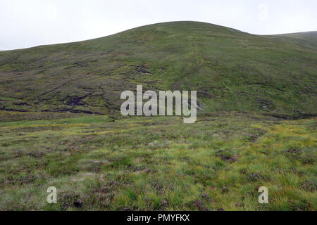 Die Schottischen Berge Corbett eine Leathad Taobhain aus nahe dem Gipfel des Meall eine Uillt Chreagaich im Glen Feshie, Cairngorms National Park, Schottland Stockfoto