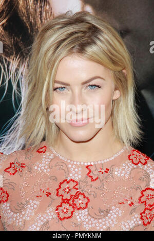 Julianne Hough bei der Weltpremiere von Screen Gems & Constantin Film'' die Sterblichen Instrumente: Stadt der Knochen". Ankünfte am Arclight Cinerama Dome in Hollywood, CA, 12. August 2013 statt. Foto von Joe Martinez/PictureLux Stockfoto