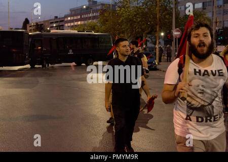Thessaloniki, Griechenland. 18 Sep, 2018. Die Demonstranten gehen in der Nähe von zu blockieren, der Polizei für die Büros der Xrush Augh. Demonstration für den fünften Jahrestag der Ermordung von Pavlos Fyssas. Credit: Achilleas Pagourtzis/Pacific Press/Alamy leben Nachrichten Stockfoto