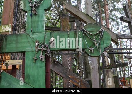 Grabarka, Polen. 09 Sep, 2018. Tausende von russischen Orthodoxen Kreuze, auch bekannt als Orthodoxe oder Byzantinischen oder suppedaneum Kreuze gesehen werden. Kleines Kreuz Hügel Swieta Gora Grabarka in Ostpolen befindet sich die heilige orthodoxe Standort in Polen Quelle: Vadim Pacajev/Pacific Press/Alamy leben Nachrichten Stockfoto