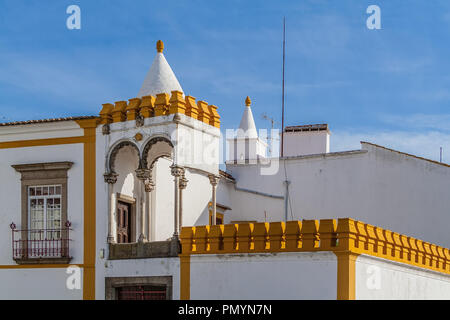 Evora, Portugal. Balkon oder eine Veranda von Casa Cordovil Haus. In der Gotik, Renaissance und Mudejar Stil in Portas de Moura Platzes gebaut Stockfoto