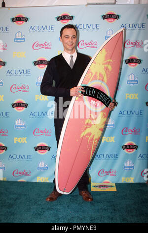 Jim Parsons im Presseraum des 2013 Teen Choice Awards. Ankunft der Presse fand an der Gibson Amphitheatre in Universal City, CA, 11. August 2013 statt. Foto: R.Anthony/PictureLux Datei Referenz # 32084 209 RAC nur für redaktionelle Verwendung - Alle Rechte vorbehalten Stockfoto