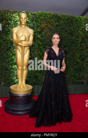 Jean Hersholt Humanitarian Award Empfänger Angelina Jolie besucht die 5. jährliche Gouverneure Auszeichnungen bei den Ray Dolby Ballroom am Hollywood & Highland Center® in Hollywood, CA, am Samstag, den 16. November 2013. Datei Referenz # 32184 056 Nur für den redaktionellen Gebrauch - Alle Rechte vorbehalten Stockfoto