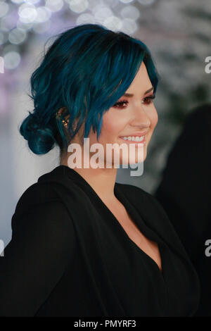 Demi Lovato bei der Weltpremiere von Walt Disney Animation Studios' "eingefroren". Ankünfte am El Capitan Theatre in Hollywood, CA, November 19, 2013 statt. Foto von Joe Martinez/PictureLux Stockfoto