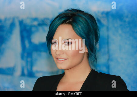 Demi Lovato bei der Weltpremiere von Walt Disney Animation Studios' "eingefroren". Ankünfte am El Capitan Theatre in Hollywood, CA, November 19, 2013 statt. Foto von Joe Martinez/PictureLux Stockfoto