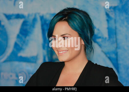 Demi Lovato bei der Weltpremiere von Walt Disney Animation Studios' "eingefroren". Ankünfte am El Capitan Theatre in Hollywood, CA, November 19, 2013 statt. Foto von Joe Martinez/PictureLux Stockfoto