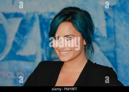 Demi Lovato bei der Weltpremiere von Walt Disney Animation Studios' "eingefroren". Ankünfte am El Capitan Theatre in Hollywood, CA, November 19, 2013 statt. Foto von Joe Martinez/PictureLux Stockfoto