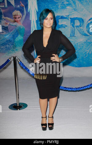 Demi Lovato bei der Weltpremiere von Walt Disney Animation Studios' "eingefroren". Ankünfte am El Capitan Theatre in Hollywood, CA, November 19, 2013 statt. Foto von Joe Martinez/PictureLux Stockfoto