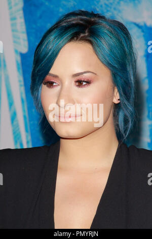 Demi Lovato bei der Weltpremiere von Walt Disney Animation Studios' "eingefroren". Ankünfte am El Capitan Theatre in Hollywood, CA, November 19, 2013 statt. Foto von Joe Martinez/PictureLux Stockfoto