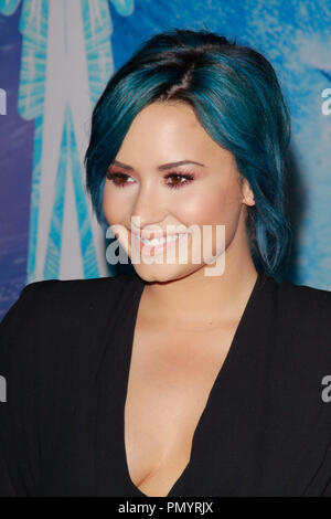 Demi Lovato bei der Weltpremiere von Walt Disney Animation Studios' "eingefroren". Ankünfte am El Capitan Theatre in Hollywood, CA, November 19, 2013 statt. Foto von Joe Martinez/PictureLux Stockfoto