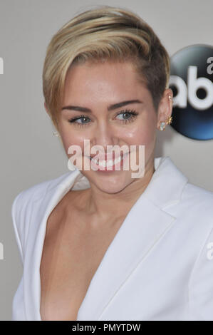 Miley Cyrus bei den American Music Awards 2013. Ankünfte am Nokia Theatre L.A. statt Live am 24. November 2013 in Los Angeles, CA. Foto von PRPP PRPP/PictureLux Datei Referenz # 32192 076 PRPP 01 nur für redaktionelle Verwendung - Alle Rechte vorbehalten Stockfoto
