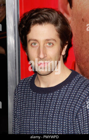 Simon Helberg am Los Angeles Premiere von Warner Bros. Pictures' 'Ihr'. Ankunft an der Directors Guild of America in Los Angeles, CA, 12. Dezember 2013 statt. Foto von Joe Martinez/PictureLux Stockfoto