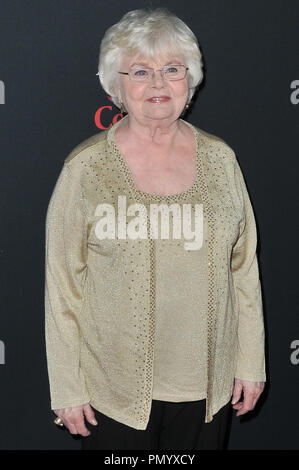 Juni Squibb an der "August: Osage County" Los Angeles Premiere am Regal Cinemas L.A. statt Leben in Los Angeles, CA. Die Veranstaltung fand am Montag, den 16. Dezember 2013. Foto von PRPP PRPP/PictureLux Datei Referenz # 32208 026 PRPP 01 nur für redaktionelle Verwendung - Alle Rechte vorbehalten Stockfoto