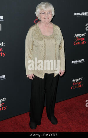 Juni Squibb an der "August: Osage County" Los Angeles Premiere am Regal Cinemas L.A. statt Leben in Los Angeles, CA. Die Veranstaltung fand am Montag, den 16. Dezember 2013. Foto von PRPP PRPP/PictureLux Datei Referenz # 32208 027 PRPP 01 nur für redaktionelle Verwendung - Alle Rechte vorbehalten Stockfoto