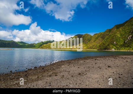 Shoreline Bank von See fogo Sao Miguel Azoren vulkanischen Krater Stockfoto