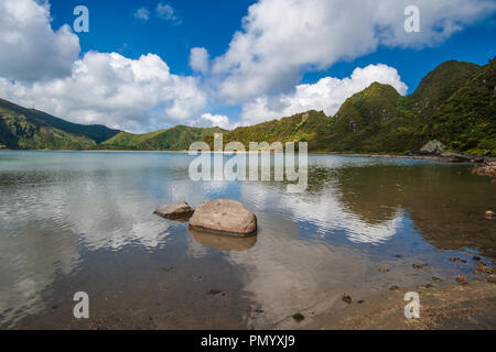 Shoreline Bank von See fogo Sao Miguel Azoren vulkanischen Krater Stockfoto