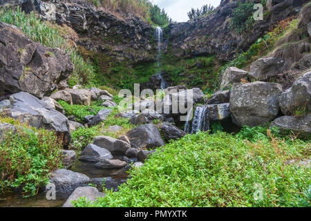 Wasserfall die Cascading Strand auf der Insel Sao Miguel, Azoren Praia da Viola Viola Stockfoto