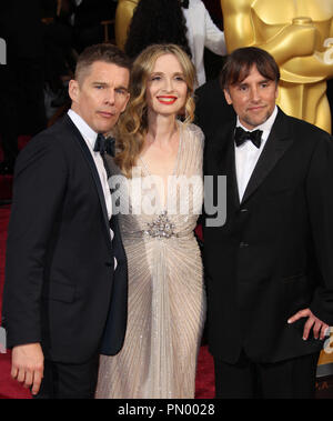 Ethan Hawke, Julie Delpy, Gast 03.02.2014 die 86. jährlichen Academy Awards statt bei Dolby Theater in Hollywood, CA Foto von mayuka Ishikawa/HNW/PictureLux Stockfoto