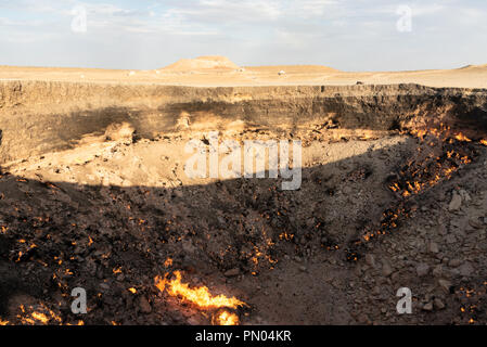 Darvaza (Dereweza) Feuer Krater in Turkmenistan Stockfoto