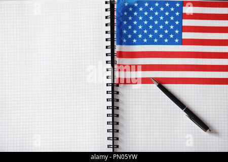 Das Erlernen von Fremdsprachen. Notepad für Einträge und eine Fahne. Lang Stockfoto