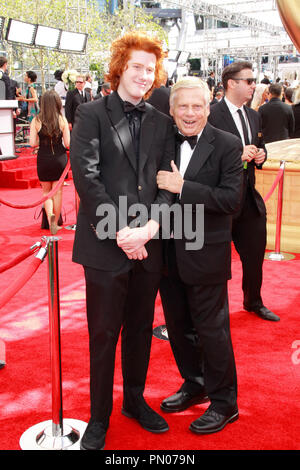Robert Morse und Sohn Charlie Morse an der 65th Primetime Emmy Awards im Nokia Theatre L.A. Leben in Los Angeles, CA, am 22. September 2013. Foto von Joe Martinez/PictureLux Stockfoto