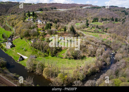 Frankreich, Correze, Vezere Tal, Orgnac sur Vezere, Comborn Weiler, Chateau de Comborn In einem Mäander des Flusses Vezere (Luftbild) // Frankreich, Corrè Stockfoto