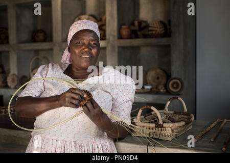 Portrait Korbflechter Handwerk Menschen Shrobe Botswana Stockfoto