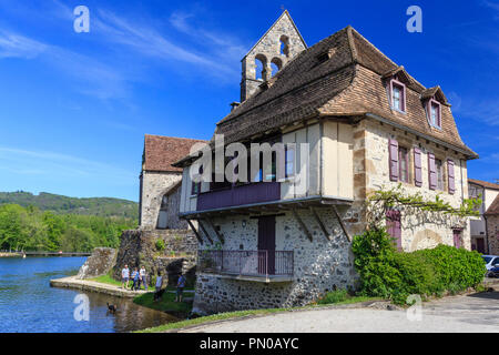 Frankreich, Correze, Tal der Dordogne, Beaulieu Sur Dordogne, Büßer Kapelle und Haus entlang des Flusses Dordogne // Frankreich, Corrèze (19), Vallée de la Dordogn Stockfoto