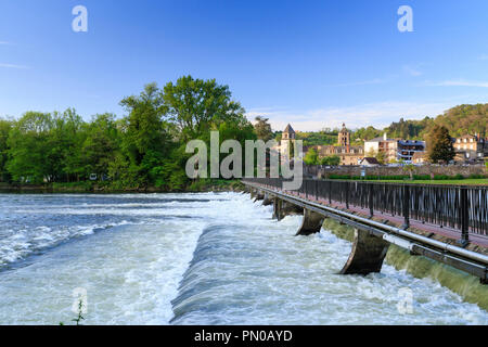 Frankreich, Correze, Tal der Dordogne, Beaulieu Sur Dordogne, Aubareles Steg am Fluss Dordogne // Frankreich, Corrèze (19), Vallée de la Dordogne, Beaul Stockfoto