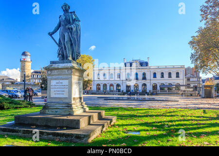 Frankreich, Correze, Brive la Gaillarde, Stadttheater Les Treize Bögen, Place Aristide Briand // Frankreich, Corrèze (19), Brive-la-Gaillarde, Théâtre m Stockfoto