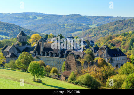 Frankreich, Correze, Aubazine, Aubazine Abtei und das Dorf // Frankreich, Corrèze (19), Aubazine, l'Abbaye et le Village Stockfoto