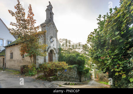 Frankreich, Correze, Tal der Dordogne, Limousin, Saint Sacerdos Kapelle und Ruelle Saint Sacerdoce, die zum Fluss Dordogne // Frankreich, Corrèze (19), Stockfoto