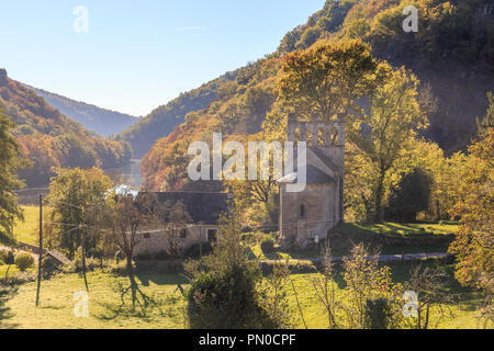 Frankreich, Correze, Dordogne Tal, Servieres Le Chateau, Gleny Gleny Weiler, Kapelle und Dordogne // Frankreich, Corrèze (19), Vallée de la Dordogne, Stockfoto