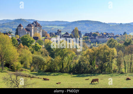 Frankreich, Correze, Curemonte, beschriftet Les Plus beaux villages de France (Schönste Dörfer Frankreichs), allgemeine Ansicht des Dorfes mit der c Stockfoto