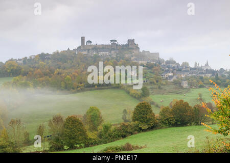 Frankreich, Correze, Turenne, beschriftet Les Plus beaux villages de France (Schönste Dörfer Frankreichs), allgemeine Ansicht des Dorfes // Frankreich, C Stockfoto