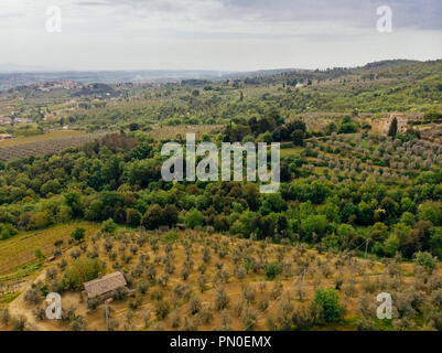 Luftbild von Haus und Felder in der Nähe der Provinz Arezzo, Italien Stockfoto