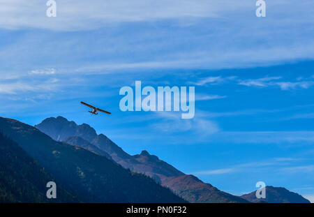 Fliegen über Knik River Stockfoto