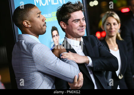 Michael B. Jordanien und Zac Efron kommt bei der Premiere von Focus Features'', die unbeholfenen Moment" im Regal Cinemas L.A. Live am 27. Januar 2014 in Los Angeles, Kalifornien. Foto von Eden Ari/PRPP/PictureLux Datei Referenz # 32228 068 PRPPEA nur für redaktionelle Verwendung - Alle Rechte vorbehalten Stockfoto
