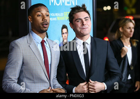 Michael B. Jordanien und Zac Efron kommt bei der Premiere von Focus Features'', die unbeholfenen Moment" im Regal Cinemas L.A. Live am 27. Januar 2014 in Los Angeles, Kalifornien. Foto von Eden Ari/PRPP/PictureLux Datei Referenz # 32228 069 PRPPEA nur für redaktionelle Verwendung - Alle Rechte vorbehalten Stockfoto