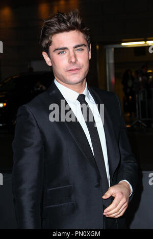 Zac Efron kommt bei der Premiere von Focus Features'', die unbeholfenen Moment" im Regal Cinemas L.A. Live am 27. Januar 2014 in Los Angeles, Kalifornien. Foto von Eden Ari/PRPP/PictureLux Datei Referenz # 32228 082 PRPPEA nur für redaktionelle Verwendung - Alle Rechte vorbehalten Stockfoto