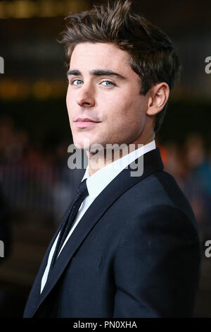 Zac Efron kommt bei der Premiere von Focus Features'', die unbeholfenen Moment" im Regal Cinemas L.A. Live am 27. Januar 2014 in Los Angeles, Kalifornien. Foto von Eden Ari/PRPP/PictureLux Datei Referenz # 32228 092 PRPPEA nur für redaktionelle Verwendung - Alle Rechte vorbehalten Stockfoto