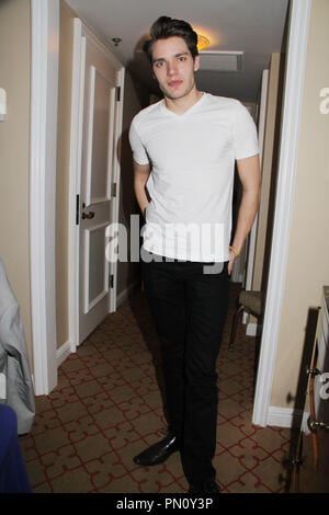 Dominic Sherwood 02/01/2014 'Vampire Academy' drücken Sie statt im Four Seasons Hotel Los Angeles at Beverly Hills in Los Angeles, CA Foto von Izumi Hasegawa/HNW/PictureLux Stockfoto