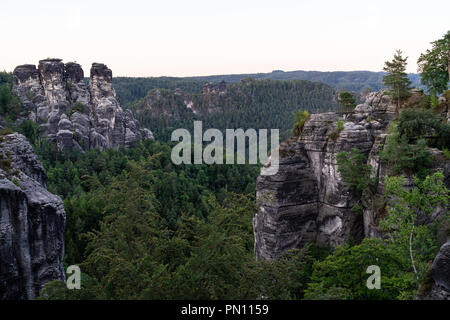 Landschaft der Sächsischen Schweiz ist der deutsche Teil des Elbsandsteingebirges. Stockfoto