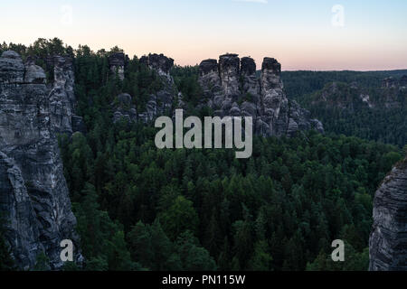 Landschaft der Sächsischen Schweiz ist der deutsche Teil des Elbsandsteingebirges. Stockfoto