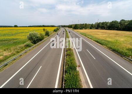 SENFTENBERG, Deutschland - Juli 05, 2018: die Bundesautobahn 13 (Bundesstraße) ist eine Autobahn in Ostdeutschland und verbindet Berlin mit Dresden. Stockfoto